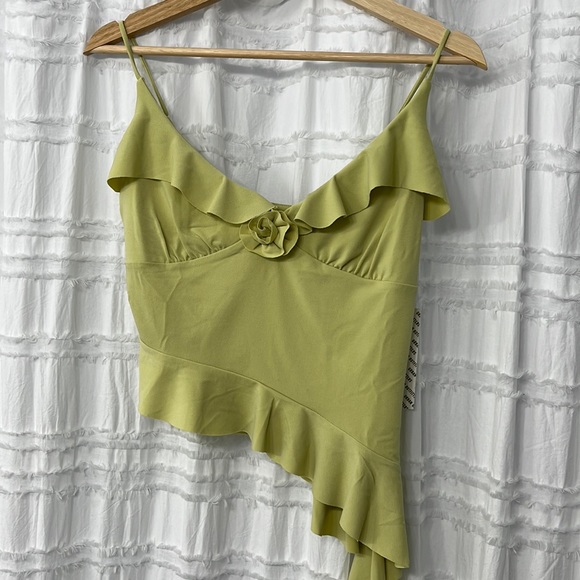 BNWT UO ROSE GARDEN ASYMMETRICAL TOP - LIME GREEN - Picture 2 of 7